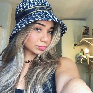 Meet your Posher, Nada